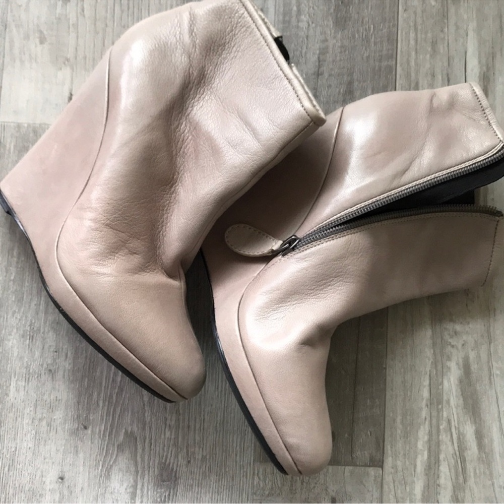 Elegant Beige Wedge Boots